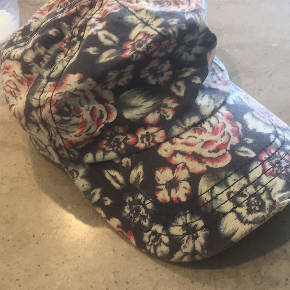 Floral hat - Picture 2 of 3